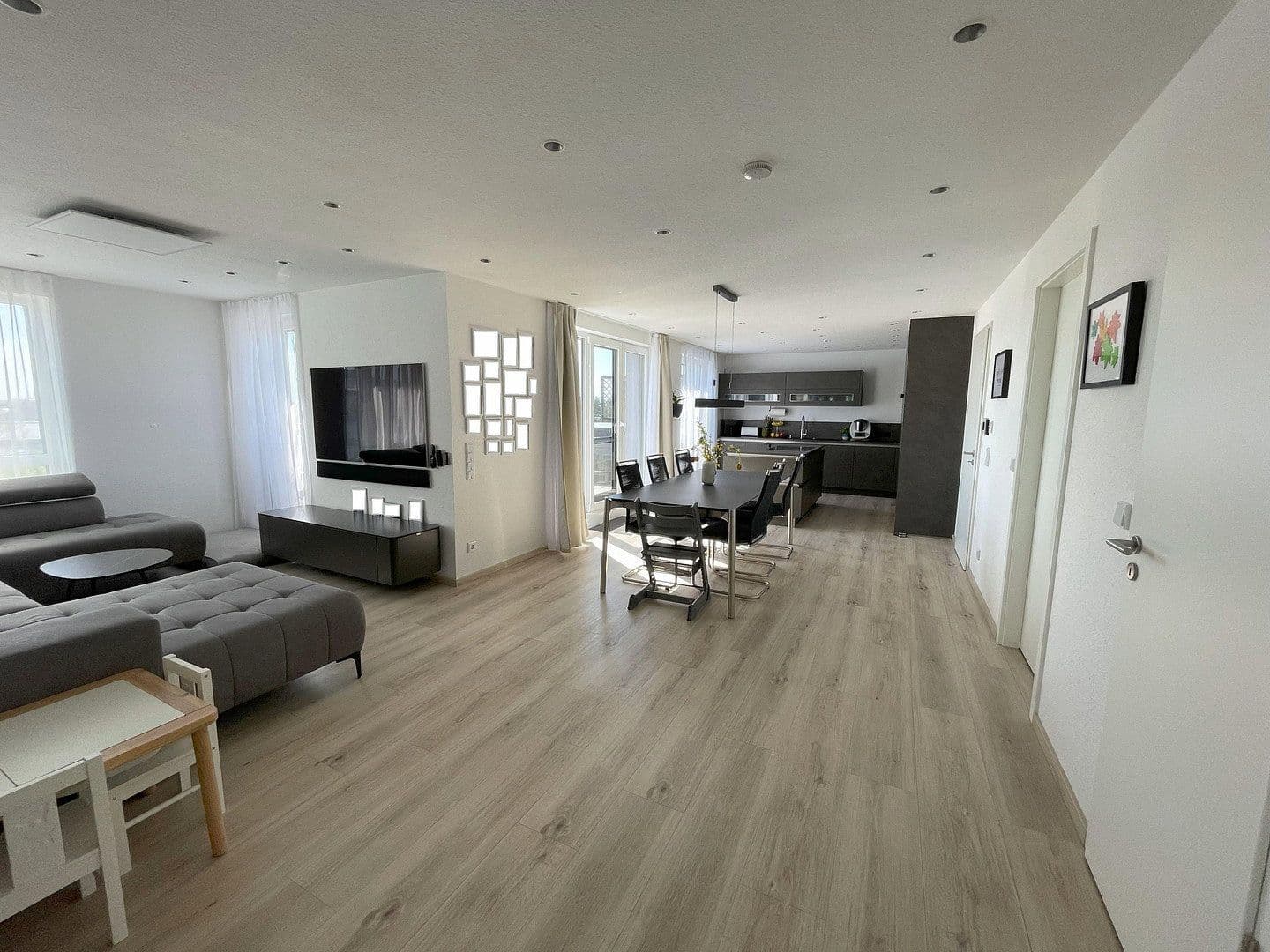 Prodej bytu 4+1 129 m², Ida-Dehmel-Ring 85, Mannheim, Bádensko-Württembersko Prodej bytu 4+1 129 m², Ida-Dehmel-Ring 85, Mannheim, Bádensko-Württembersko