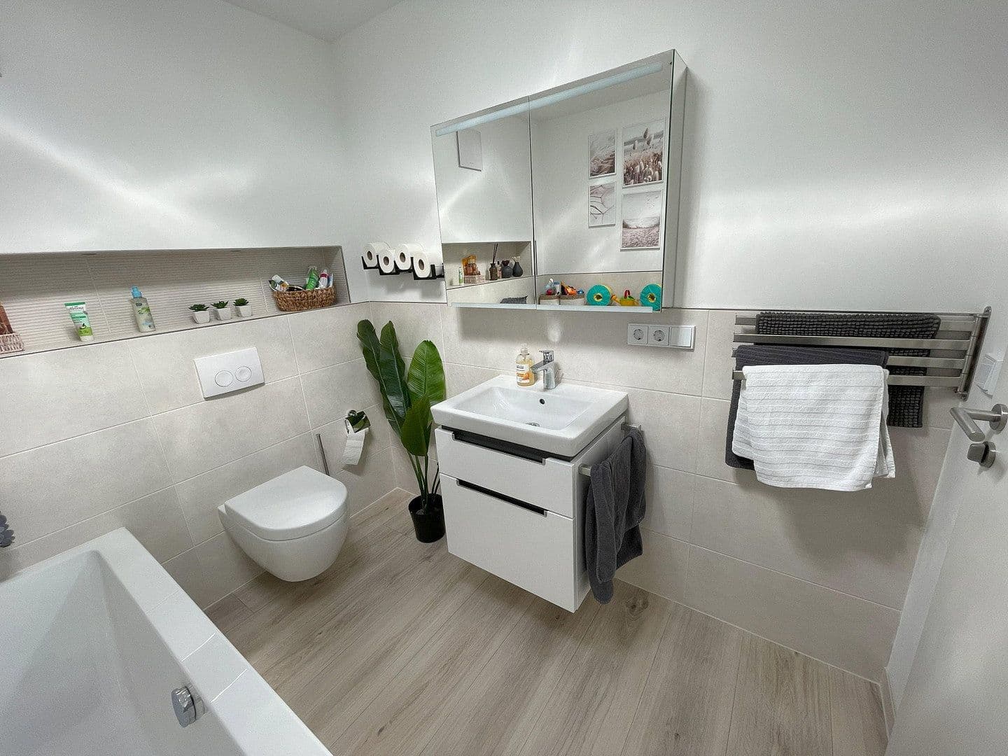 Prodej bytu 4+1 129 m², Ida-Dehmel-Ring 85, Mannheim, Bádensko-Württembersko Prodej bytu 4+1 129 m², Ida-Dehmel-Ring 85, Mannheim, Bádensko-Württembersko