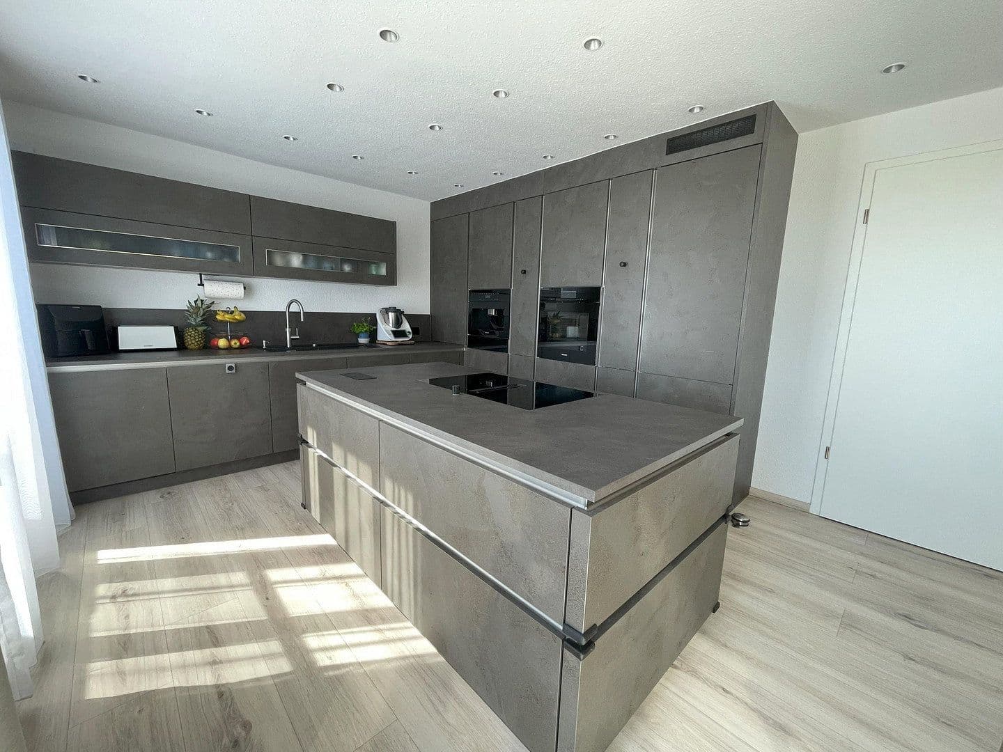 Prodej bytu 4+1 129 m², Ida-Dehmel-Ring 85, Mannheim, Bádensko-Württembersko Prodej bytu 4+1 129 m², Ida-Dehmel-Ring 85, Mannheim, Bádensko-Württembersko