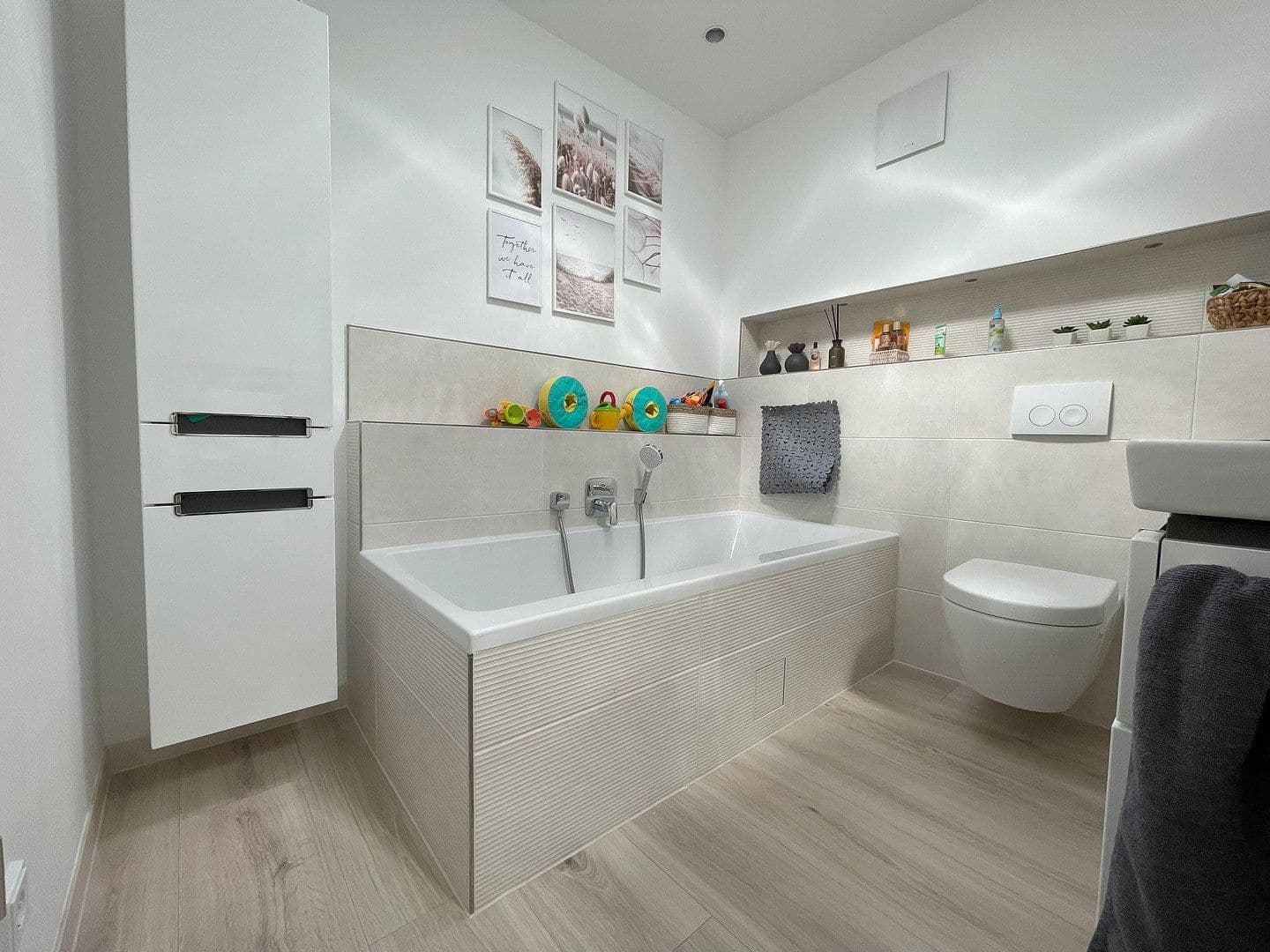 Prodej bytu 4+1 129 m², Ida-Dehmel-Ring 85, Mannheim, Bádensko-Württembersko Prodej bytu 4+1 129 m², Ida-Dehmel-Ring 85, Mannheim, Bádensko-Württembersko