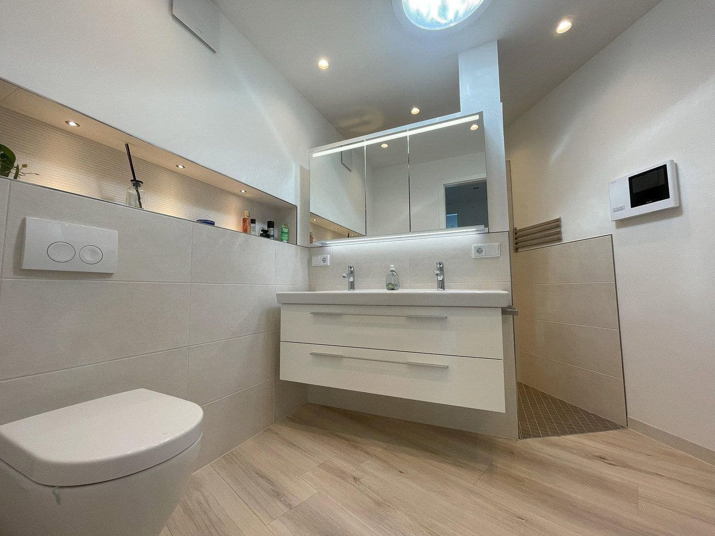 Prodej bytu 4+1 129 m², Ida-Dehmel-Ring 85, Mannheim, Bádensko-Württembersko Prodej bytu 4+1 129 m², Ida-Dehmel-Ring 85, Mannheim, Bádensko-Württembersko