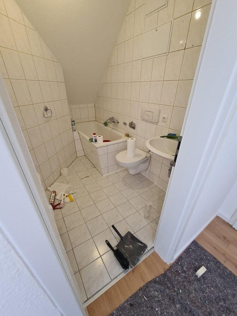 Pronájem bytu 2+1 45 m², Breite Straße 2, Hohenstein-Ernstthal, Sasko Pronájem bytu 2+1 45 m², Breite Straße 2, Hohenstein-Ernstthal, Sasko
