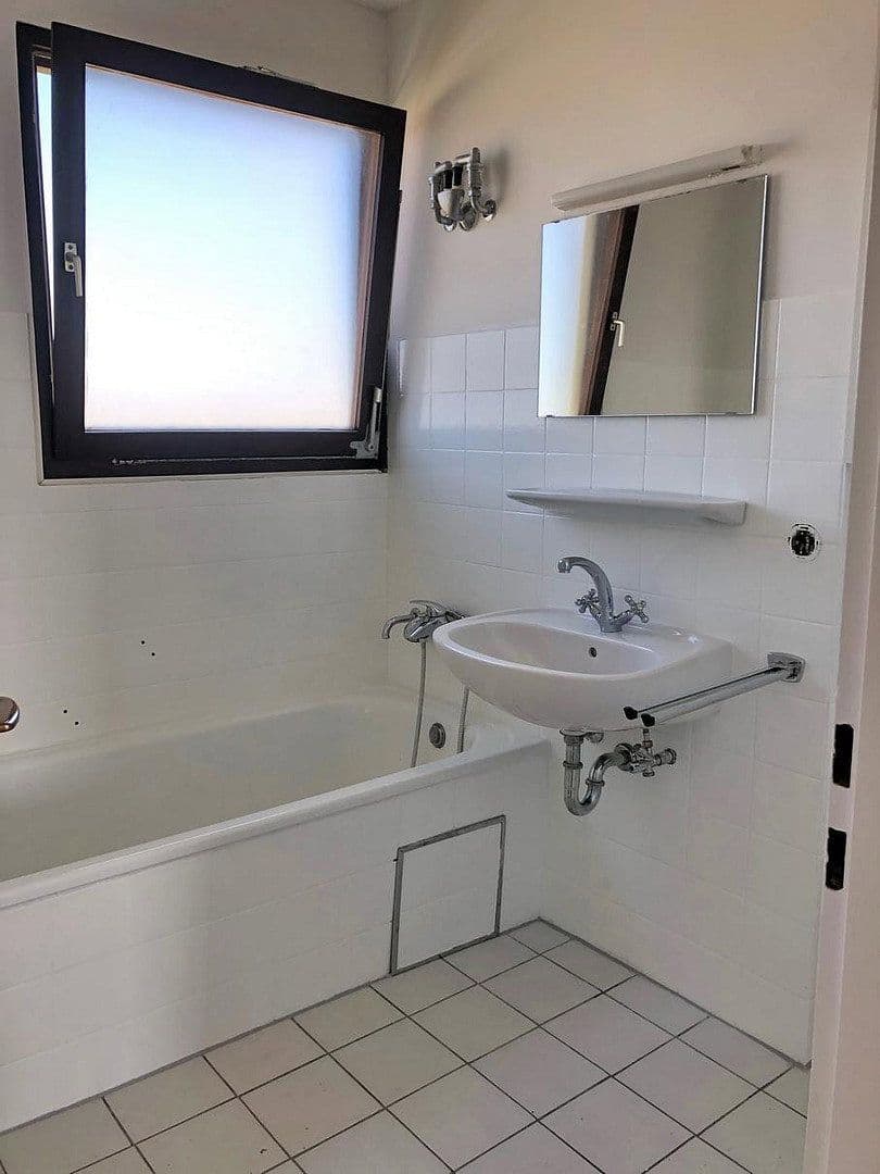 Pronájem domu 100 m², pozemek 1 m², Lerchenstraße 25, Crailsheim, Bádensko-Württembersko Pronájem domu 100 m², pozemek 1 m², Lerchenstraße 25, Crailsheim, Bádensko-Württembersko