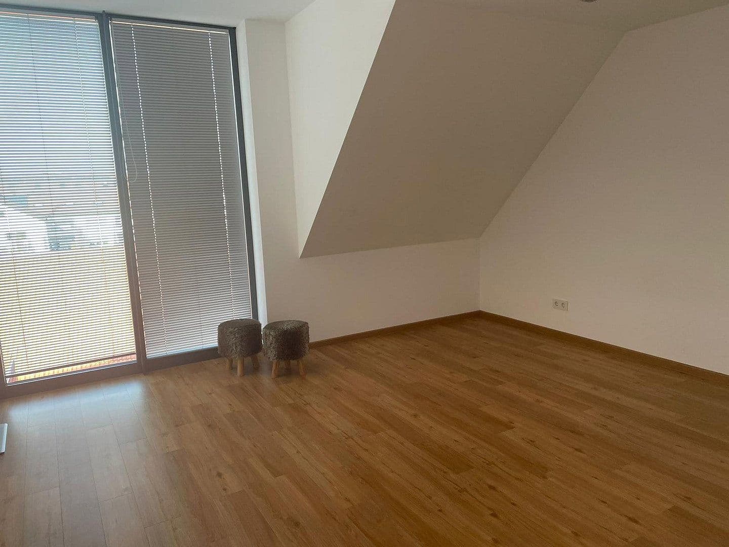 Pronájem bytu 5+1 194 m², Hauptstr. 29, Leinfelden-Echterdingen, Bádensko-Württembersko Pronájem bytu 5+1 194 m², Hauptstr. 29, Leinfelden-Echterdingen, Bádensko-Württembersko