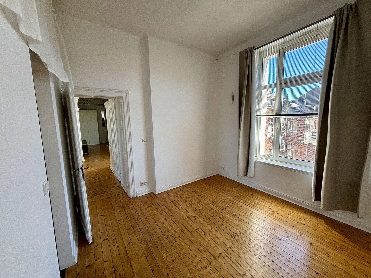 Pronájem bytu 4+kk 140 m², Bismarckstr. 94, Cáchy, Severní Porýní-Vestfálsko Pronájem bytu 4+kk 140 m², Bismarckstr. 94, Cáchy, Severní Porýní-Vestfálsko