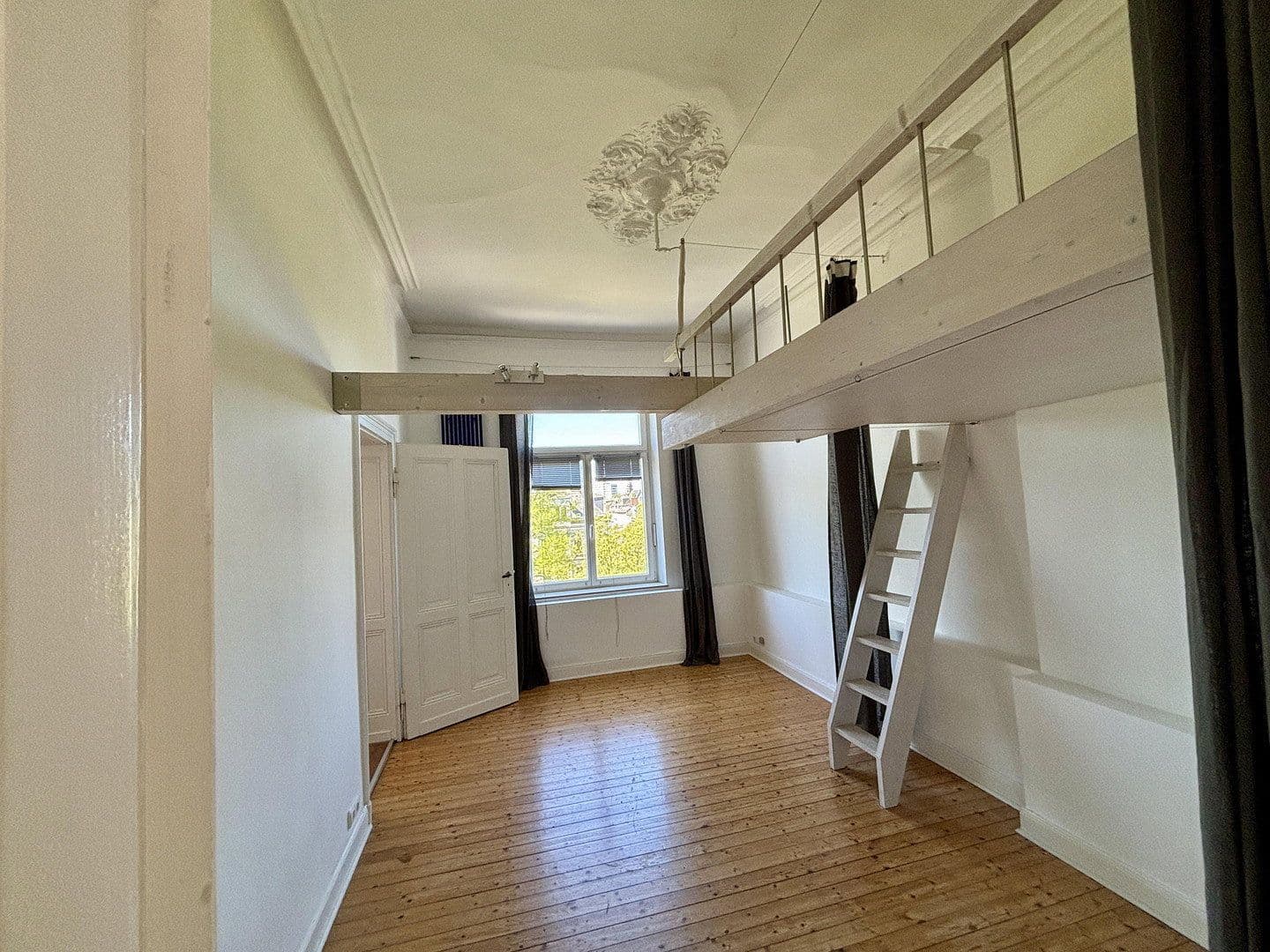 Pronájem bytu 4+kk 140 m², Bismarckstr. 94, Cáchy, Severní Porýní-Vestfálsko Pronájem bytu 4+kk 140 m², Bismarckstr. 94, Cáchy, Severní Porýní-Vestfálsko