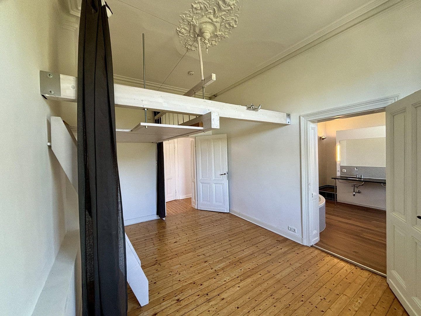 Pronájem bytu 4+kk 140 m², Bismarckstr. 94, Cáchy, Severní Porýní-Vestfálsko Pronájem bytu 4+kk 140 m², Bismarckstr. 94, Cáchy, Severní Porýní-Vestfálsko