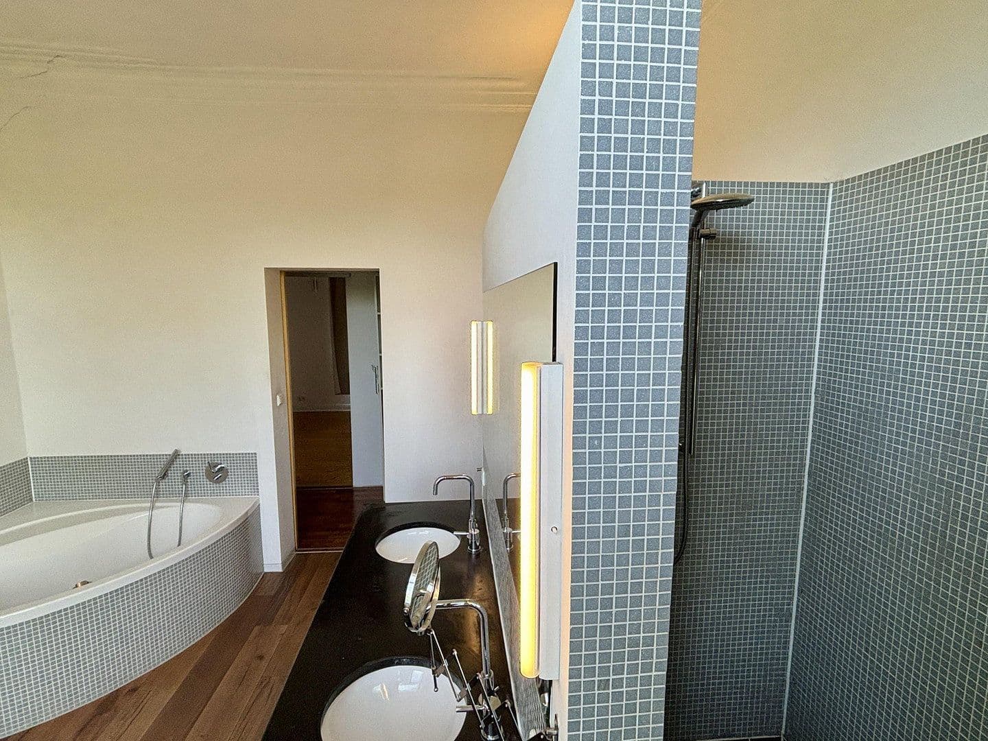 Pronájem bytu 4+kk 140 m², Bismarckstr. 94, Cáchy, Severní Porýní-Vestfálsko Pronájem bytu 4+kk 140 m², Bismarckstr. 94, Cáchy, Severní Porýní-Vestfálsko