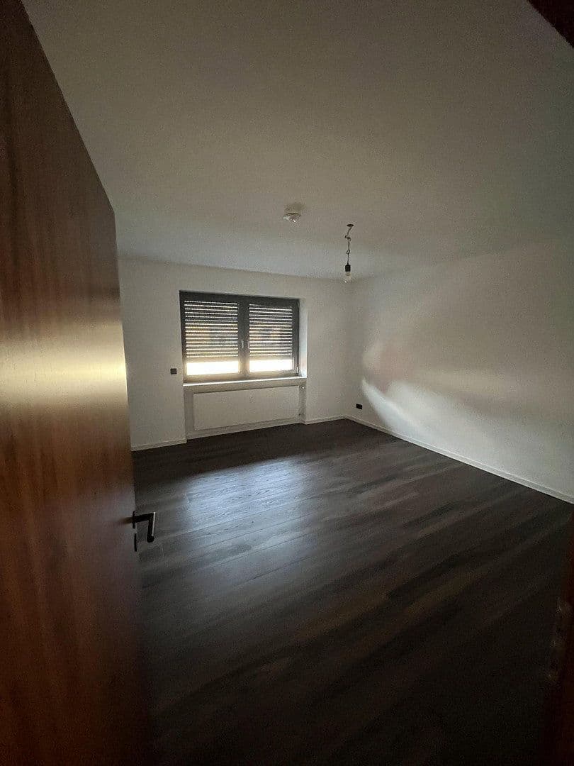 Pronájem bytu 3+1 115 m², Bibliser Strasse 10, Mannheim, Bádensko-Württembersko Pronájem bytu 3+1 115 m², Bibliser Strasse 10, Mannheim, Bádensko-Württembersko