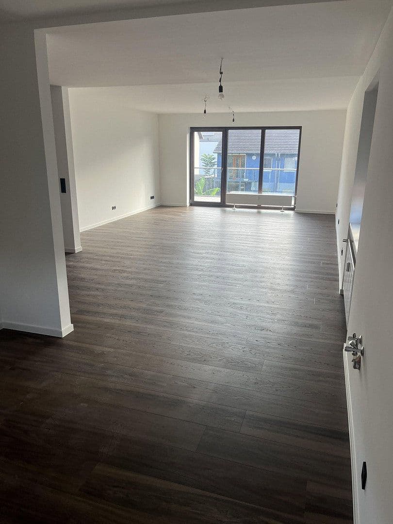 Pronájem bytu 3+1 115 m², Bibliser Strasse 10, Mannheim, Bádensko-Württembersko Pronájem bytu 3+1 115 m², Bibliser Strasse 10, Mannheim, Bádensko-Württembersko