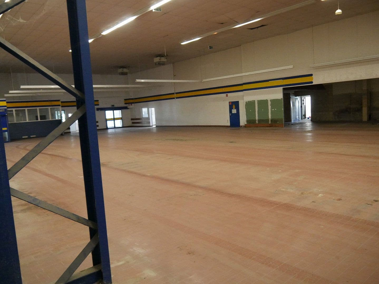 Pronájem nebytového prostoru 10.000 m², Salzunger Straße 115b, Leimbach, Durynsko Pronájem nebytového prostoru 10.000 m², Salzunger Straße 115b, Leimbach, Durynsko