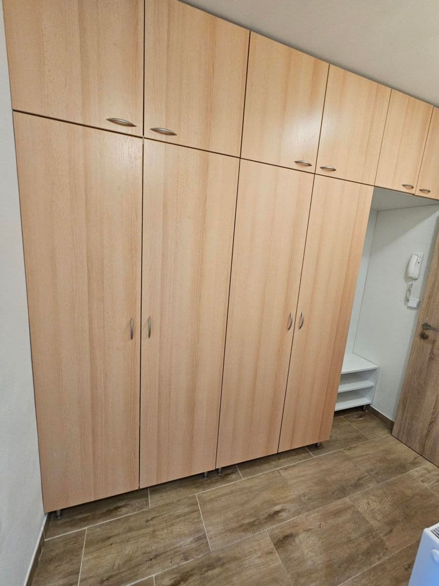 Pronájem bytu 2+kk 32 m², Charbulova, Brno, Jihomoravský kraj Pronájem bytu 2+kk 32 m², Charbulova, Brno, Jihomoravský kraj