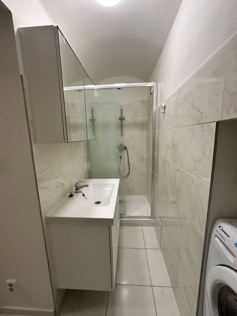 Prodej bytu 1+kk 33 m², Korunní, Praha, Praha Prodej bytu 1+kk 33 m², Korunní, Praha, Praha