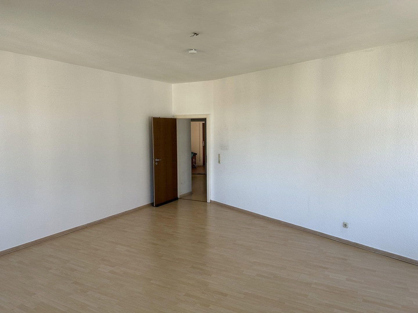 Pronájem bytu 3+1 111 m², Breitscheidstr. 7, Kassel, Hessen Pronájem bytu 3+1 111 m², Breitscheidstr. 7, Kassel, Hessen