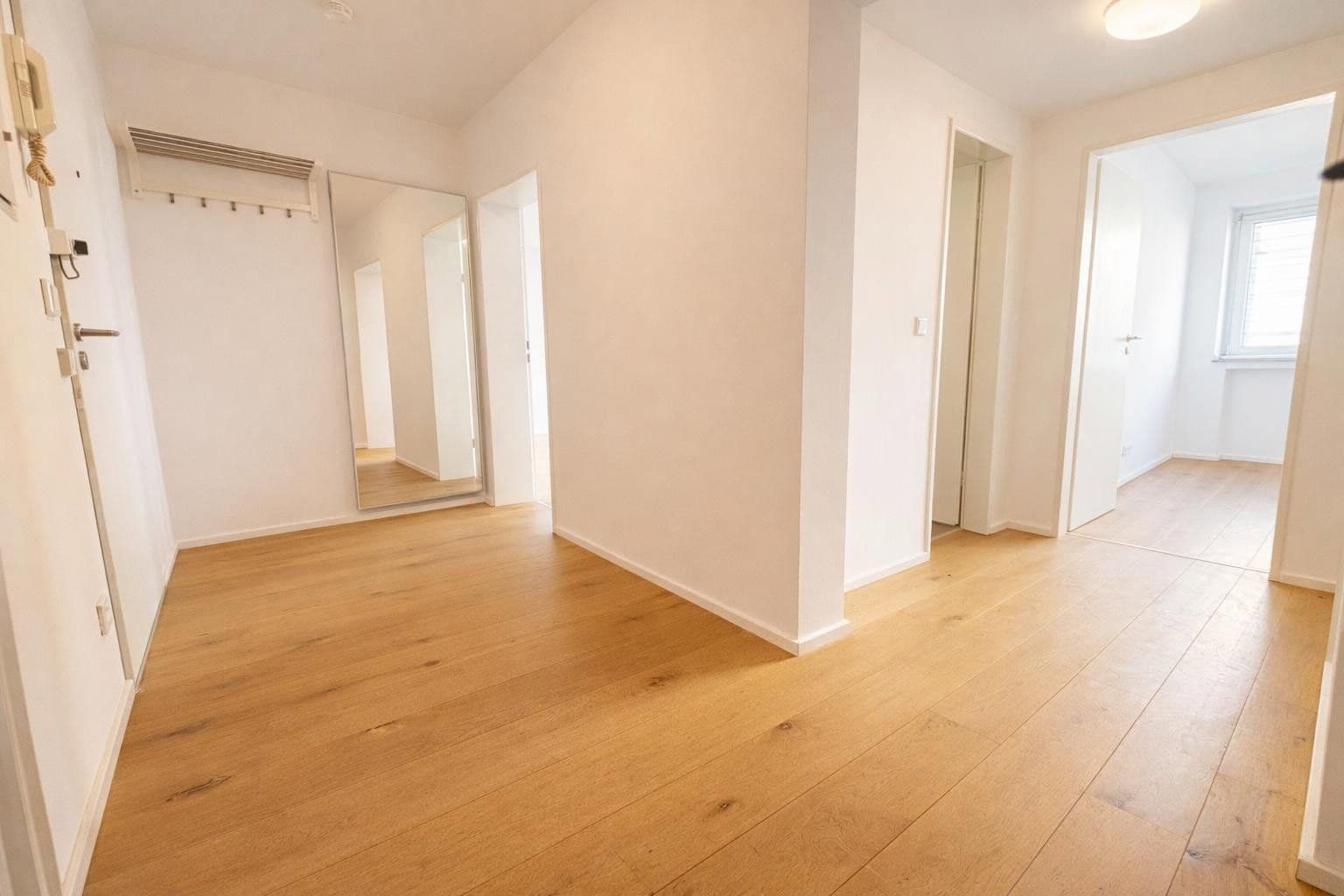 Prodej bytu 2+1 70 m², Düsseldorf, Severní Porýní-Vestfálsko Prodej bytu 2+1 70 m², Düsseldorf, Severní Porýní-Vestfálsko