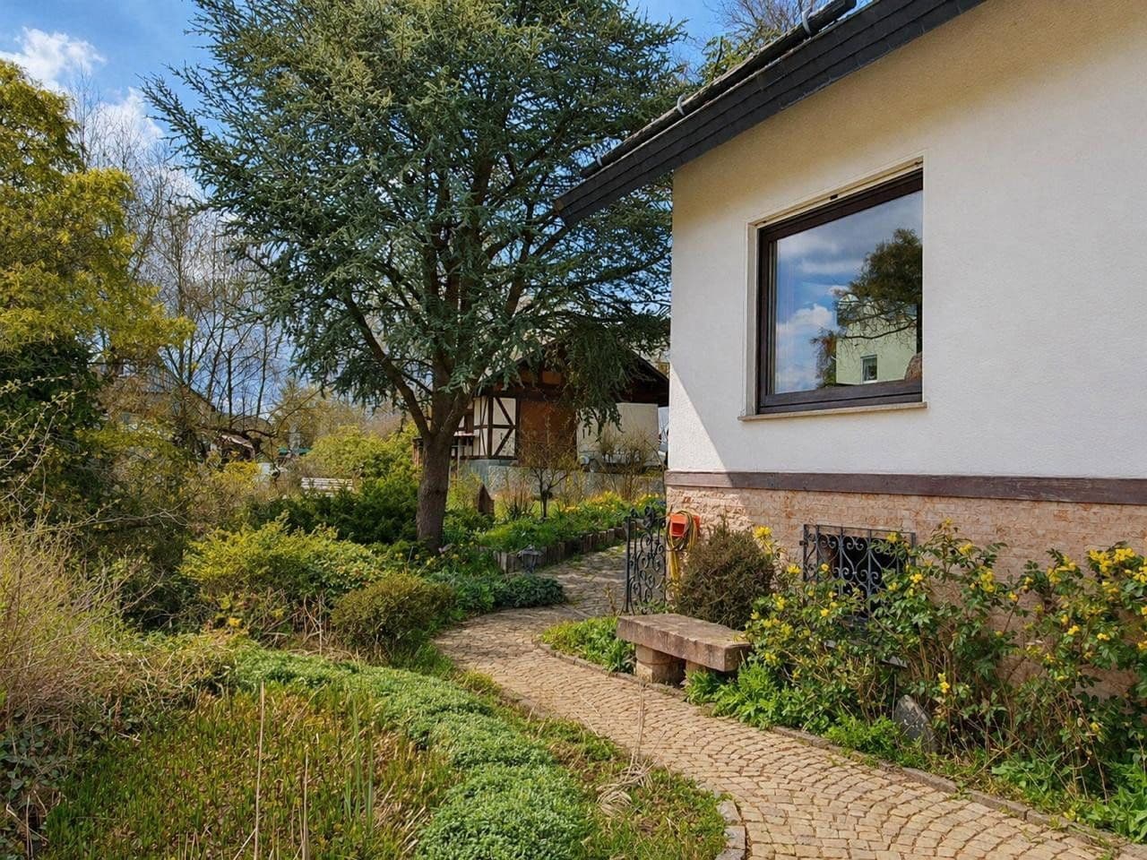 Prodej domu 180 m², pozemek 2.380 m², Bad Berleburg, Severní Porýní-Vestfálsko Prodej domu 180 m², pozemek 2.380 m², Bad Berleburg, Severní Porýní-Vestfálsko