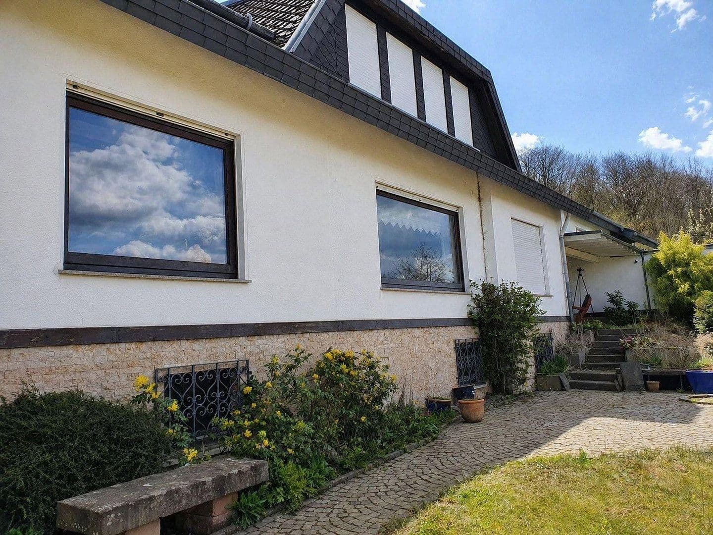 Prodej domu 180 m², pozemek 2.380 m², Bad Berleburg, Severní Porýní-Vestfálsko Prodej domu 180 m², pozemek 2.380 m², Bad Berleburg, Severní Porýní-Vestfálsko