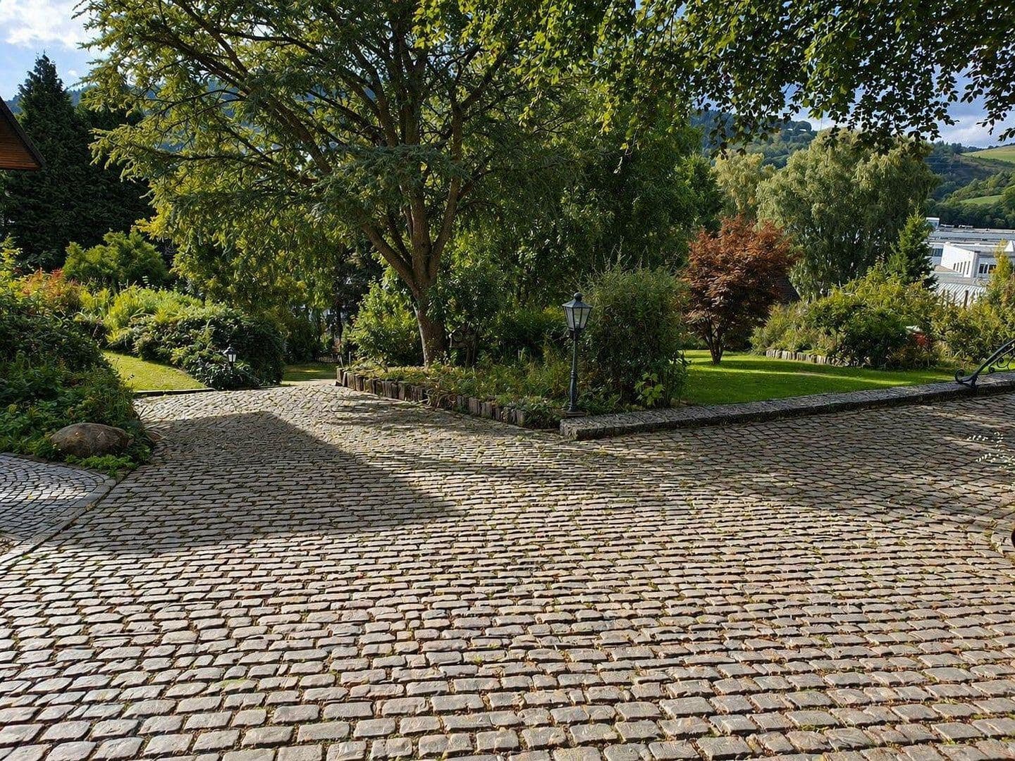 Prodej domu 180 m², pozemek 2.380 m², Bad Berleburg, Severní Porýní-Vestfálsko Prodej domu 180 m², pozemek 2.380 m², Bad Berleburg, Severní Porýní-Vestfálsko