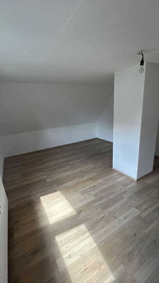 Pronájem bytu 3+1 74 m², Friedrichstraße 24/1, Villingen-Schwenningen, Bádensko-Württembersko Pronájem bytu 3+1 74 m², Friedrichstraße 24/1, Villingen-Schwenningen, Bádensko-Württembersko