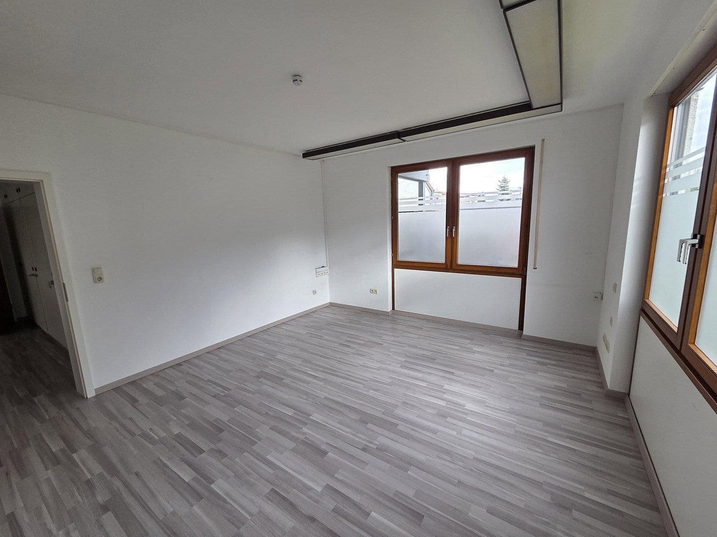 Pronájem kanceláře 100 m², Kilianstädter Straße 36, Schöneck, Hessen Pronájem kanceláře 100 m², Kilianstädter Straße 36, Schöneck, Hessen