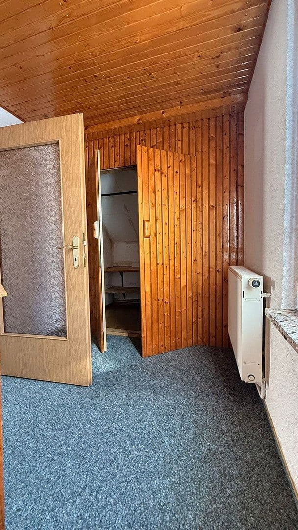 Prodej domu 90 m², pozemek 399 m², Burgstraße 8 08228, Rodewisch, Sasko Prodej domu 90 m², pozemek 399 m², Burgstraße 8 08228, Rodewisch, Sasko