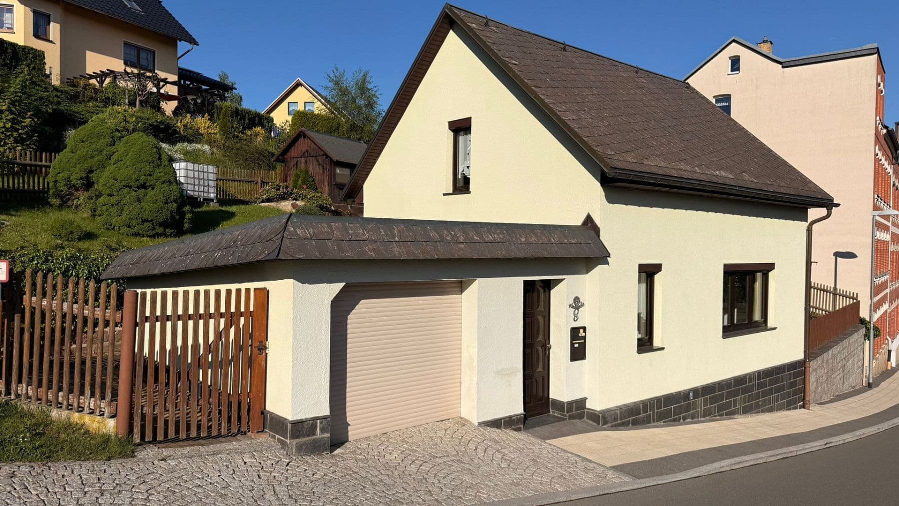 Prodej domu 90 m², pozemek 399 m², Burgstraße 8 08228, Rodewisch, Sasko Prodej domu 90 m², pozemek 399 m², Burgstraße 8 08228, Rodewisch, Sasko