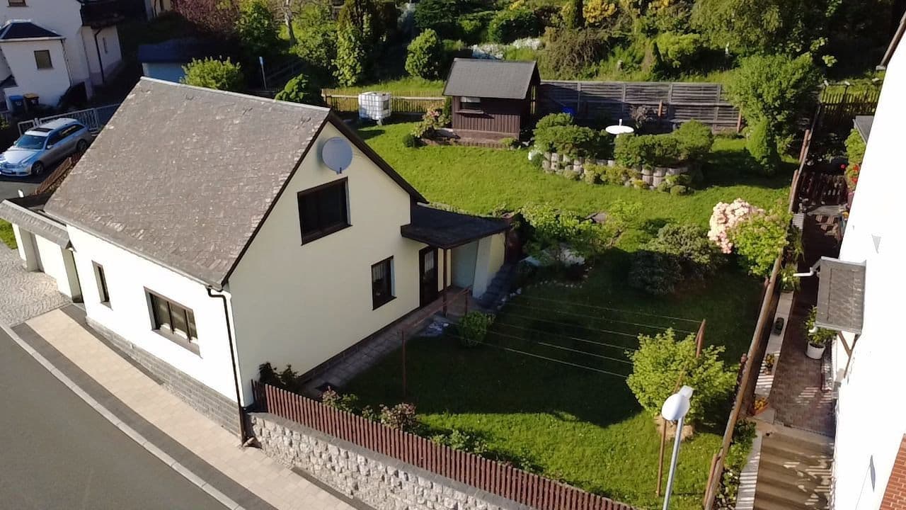 Prodej domu 90 m², pozemek 399 m², Burgstraße 8 08228, Rodewisch, Sasko Prodej domu 90 m², pozemek 399 m², Burgstraße 8 08228, Rodewisch, Sasko