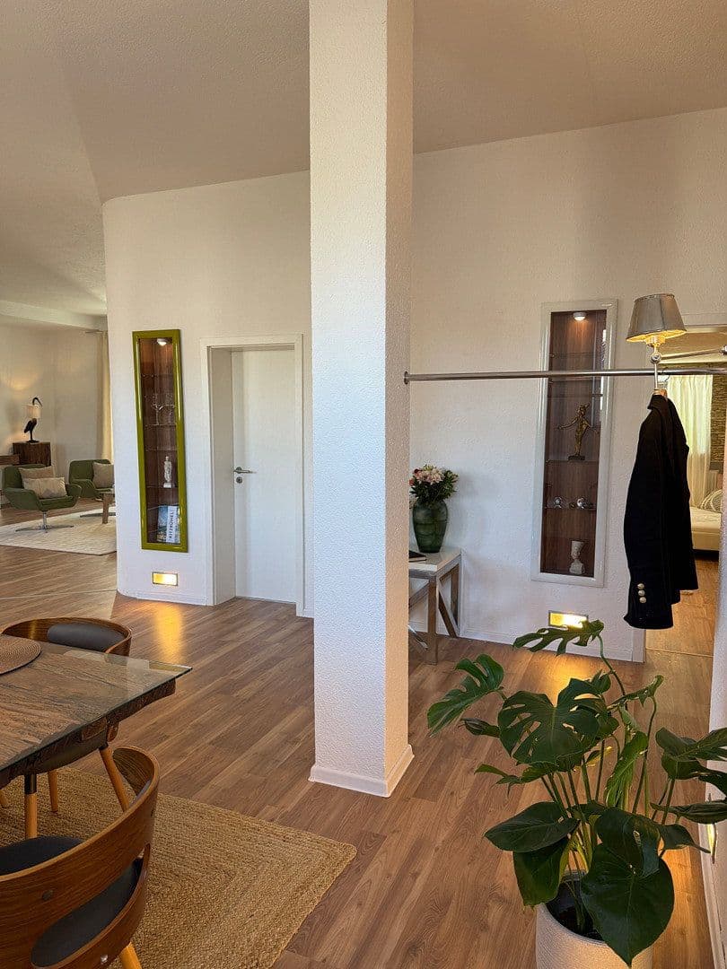 Prodej bytu 4+kk 165 m², Freiberg am Neckar, Bádensko-Württembersko Prodej bytu 4+kk 165 m², Freiberg am Neckar, Bádensko-Württembersko