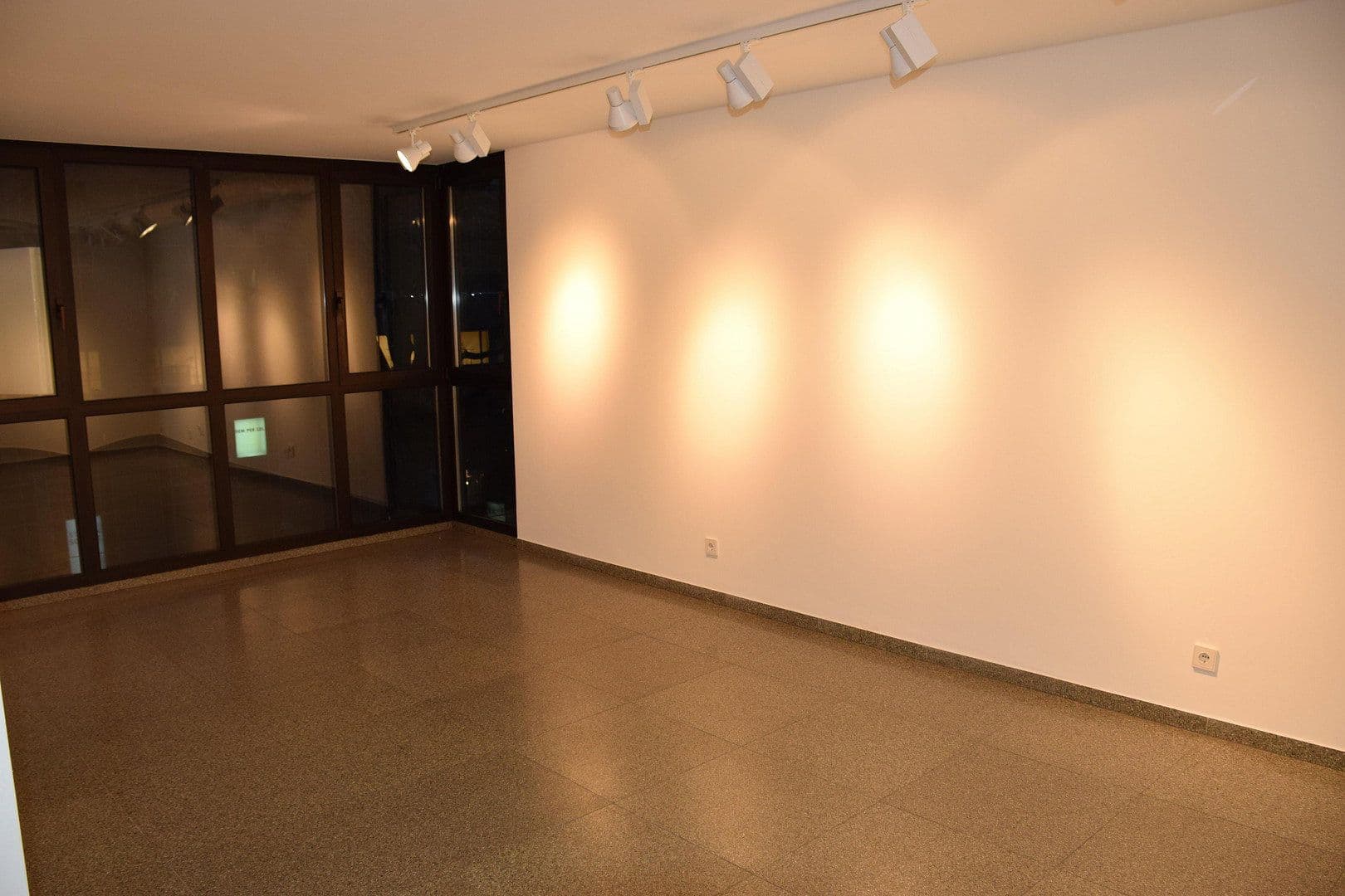 Pronájem kanceláře 130 m², Kaiserswerther Str. 144, Düsseldorf, Severní Porýní-Vestfálsko Pronájem kanceláře 130 m², Kaiserswerther Str. 144, Düsseldorf, Severní Porýní-Vestfálsko