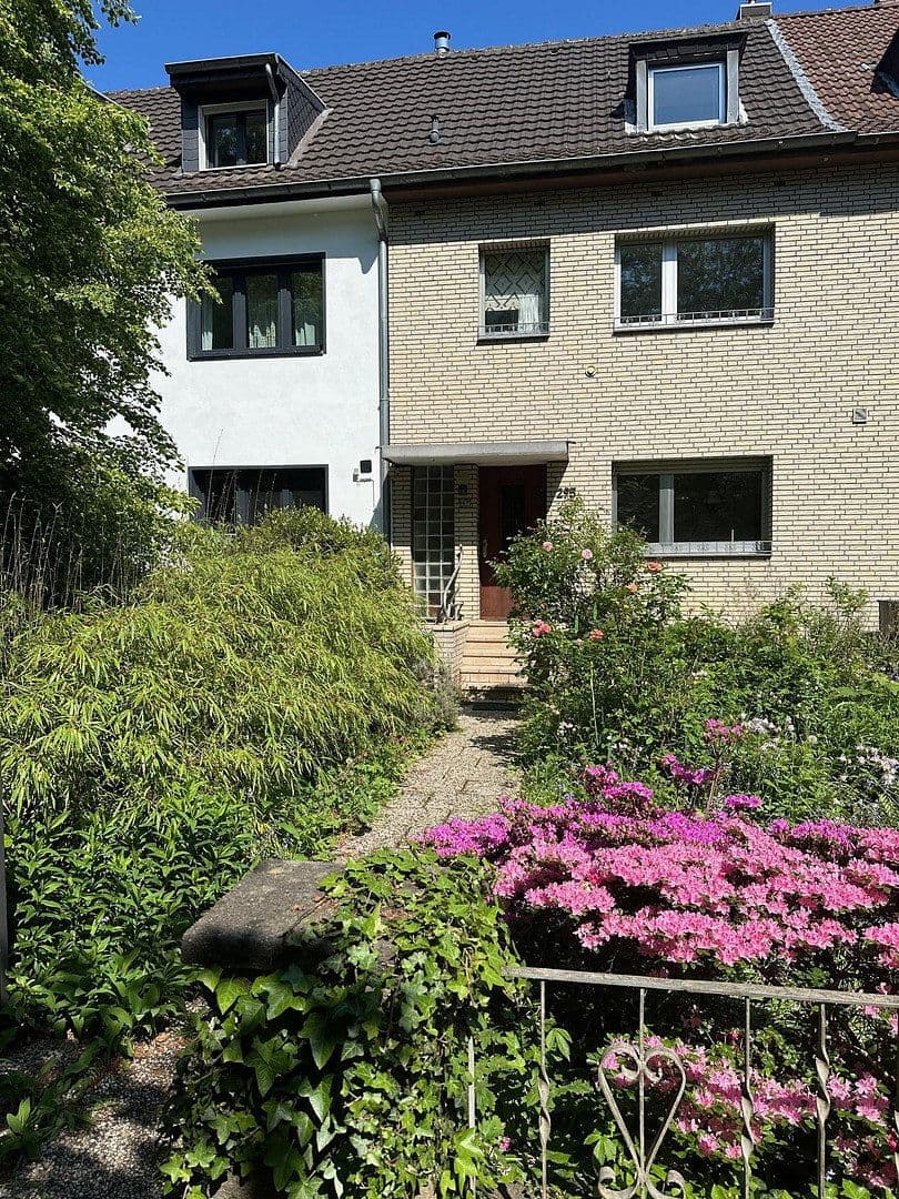Prodej domu 130 m², pozemek 200 m², Köln, Severní Porýní-Vestfálsko Prodej domu 130 m², pozemek 200 m², Köln, Severní Porýní-Vestfálsko