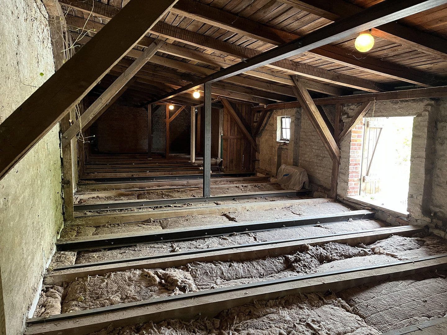 Prodej domu 179 m², pozemek 1.108 m², Bahnhofstraße 2, Lübz, Mecklenburg-Vorpommern Prodej domu 179 m², pozemek 1.108 m², Bahnhofstraße 2, Lübz, Mecklenburg-Vorpommern