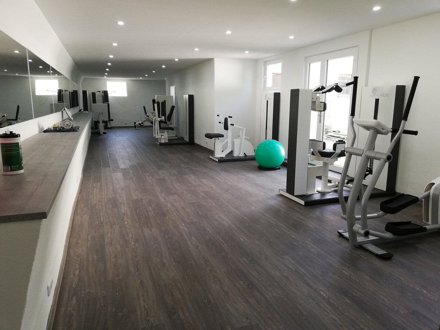 Prodej domu 179 m², pozemek 1.108 m², Bahnhofstraße 2, Lübz, Mecklenburg-Vorpommern Prodej domu 179 m², pozemek 1.108 m², Bahnhofstraße 2, Lübz, Mecklenburg-Vorpommern