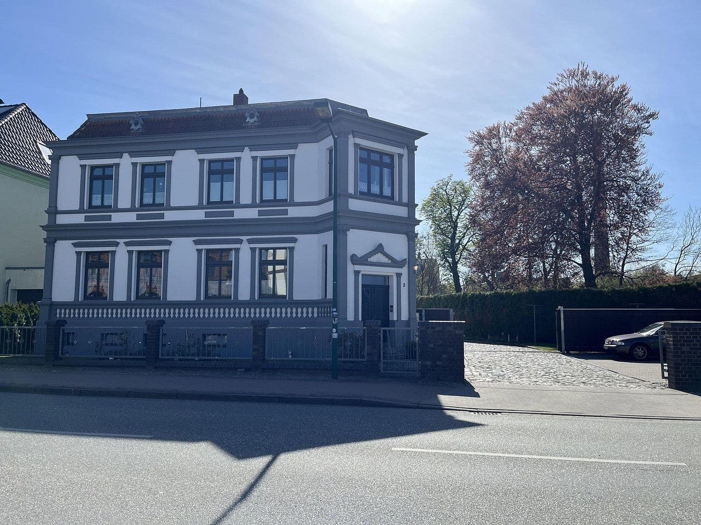 Prodej domu 179 m², pozemek 1.108 m², Bahnhofstraße 2, Lübz, Mecklenburg-Vorpommern Prodej domu 179 m², pozemek 1.108 m², Bahnhofstraße 2, Lübz, Mecklenburg-Vorpommern