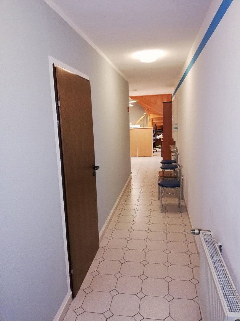 Prodej domu 179 m², pozemek 1.108 m², Bahnhofstraße 2, Lübz, Mecklenburg-Vorpommern Prodej domu 179 m², pozemek 1.108 m², Bahnhofstraße 2, Lübz, Mecklenburg-Vorpommern