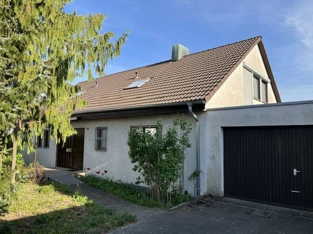 Prodej domu 240 m², pozemek 731 m², Taunusstrasse 48, Herrenberg, Bádensko-Württembersko Prodej domu 240 m², pozemek 731 m², Taunusstrasse 48, Herrenberg, Bádensko-Württembersko