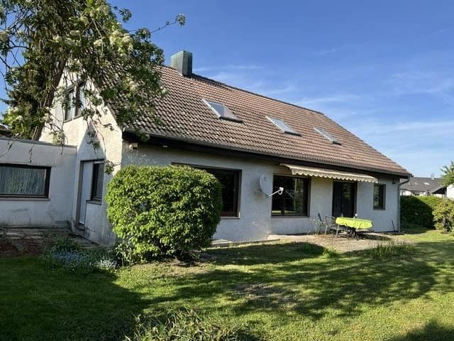 Prodej domu 240 m², pozemek 731 m², Taunusstrasse 48, Herrenberg, Bádensko-Württembersko Prodej domu 240 m², pozemek 731 m², Taunusstrasse 48, Herrenberg, Bádensko-Württembersko