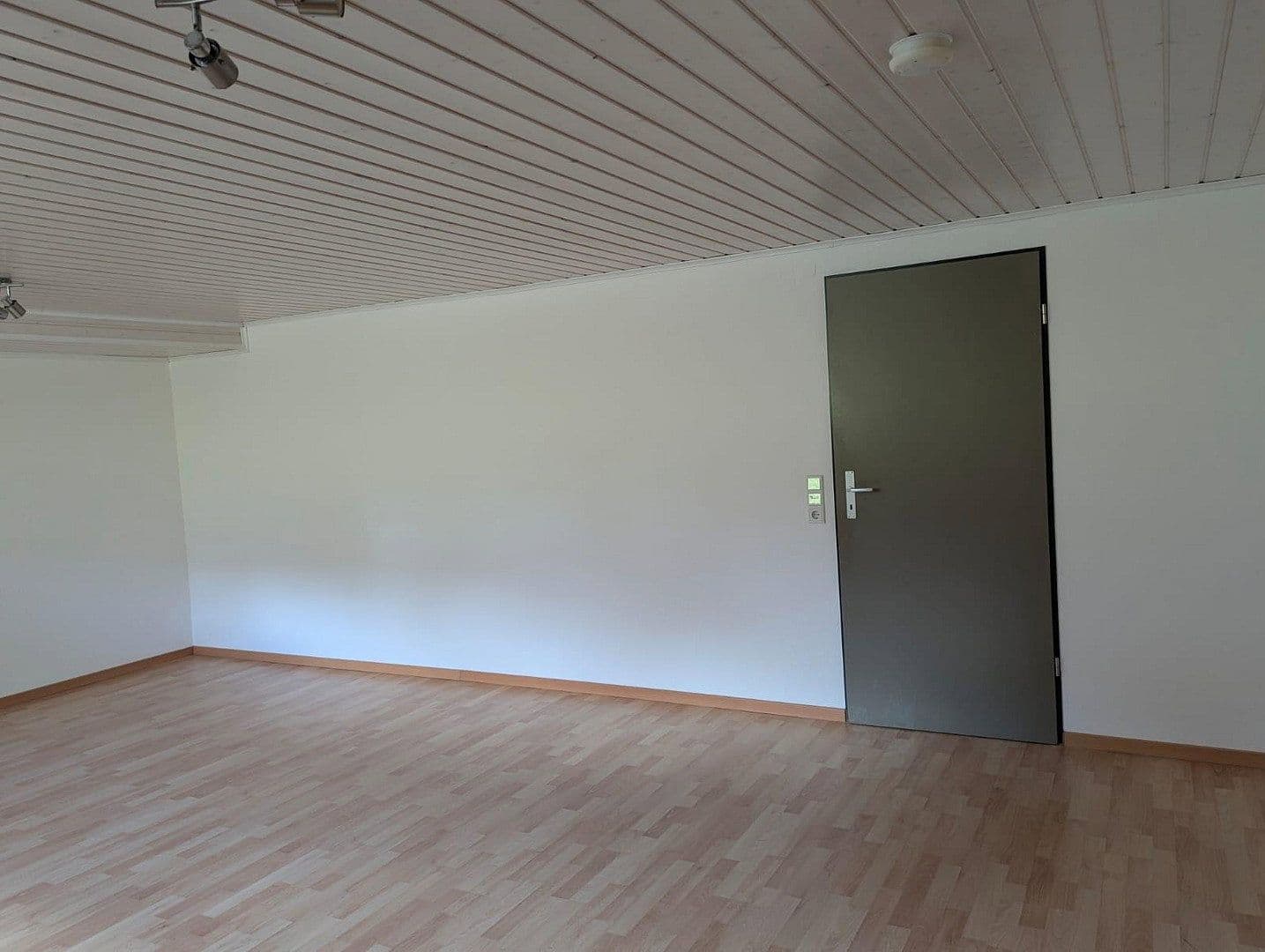 Pronájem bytu 1+1 55 m², Rottenburg am Neckar, Bádensko-Württembersko Pronájem bytu 1+1 55 m², Rottenburg am Neckar, Bádensko-Württembersko