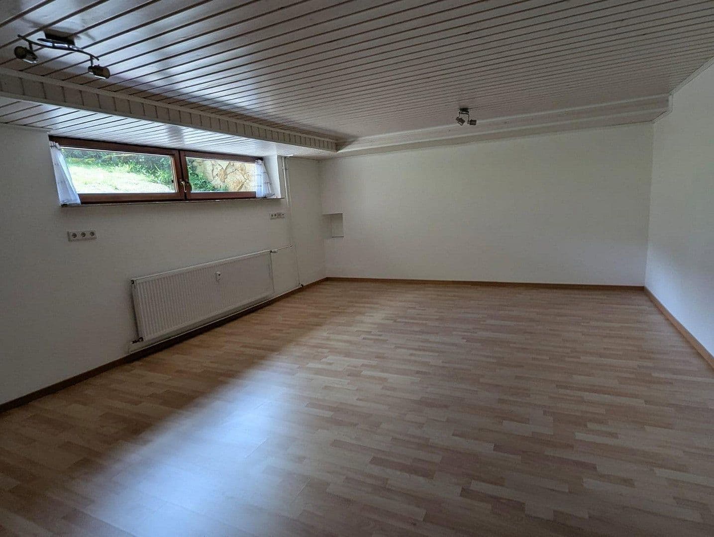 Pronájem bytu 1+1 55 m², Rottenburg am Neckar, Bádensko-Württembersko Pronájem bytu 1+1 55 m², Rottenburg am Neckar, Bádensko-Württembersko