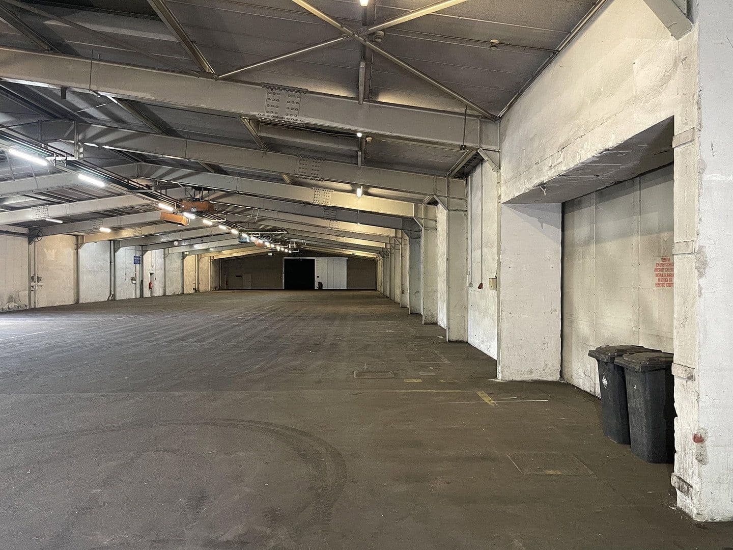 Pronájem nebytového prostoru 2.400 m², Im Gewerbepark 1, Hunderdorf, Bavorsko Pronájem nebytového prostoru 2.400 m², Im Gewerbepark 1, Hunderdorf, Bavorsko