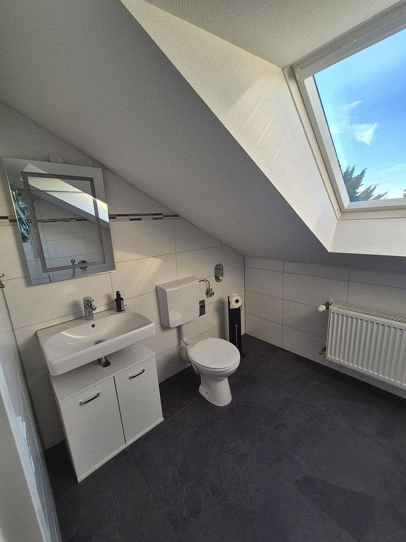 Pronájem bytu 3+1 85 m², Eberdingen, Bádensko-Württembersko Pronájem bytu 3+1 85 m², Eberdingen, Bádensko-Württembersko