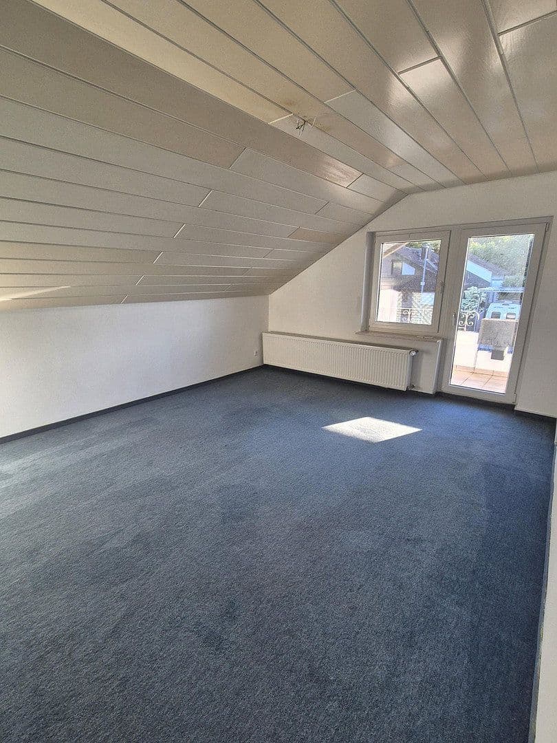 Pronájem bytu 3+1 85 m², Eberdingen, Bádensko-Württembersko Pronájem bytu 3+1 85 m², Eberdingen, Bádensko-Württembersko