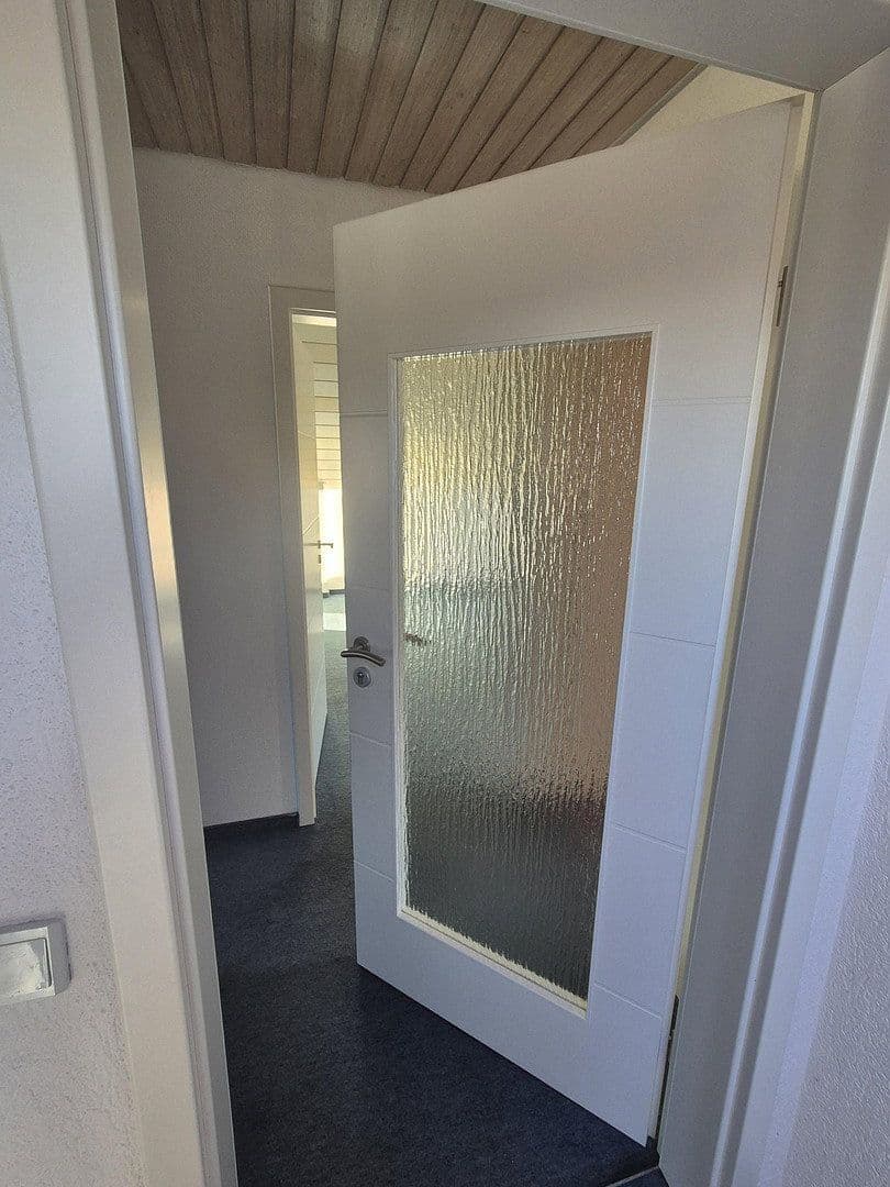 Pronájem bytu 3+1 85 m², Eberdingen, Bádensko-Württembersko Pronájem bytu 3+1 85 m², Eberdingen, Bádensko-Württembersko