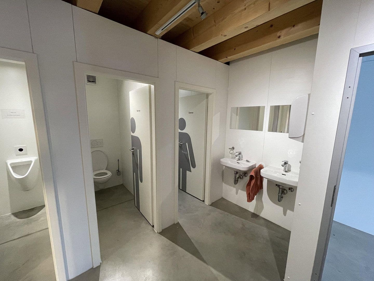 Pronájem nebytového prostoru 1.580 m², Allinger Straße 8c, Vilshofen an der Donau, Bavorsko Pronájem nebytového prostoru 1.580 m², Allinger Straße 8c, Vilshofen an der Donau, Bavorsko