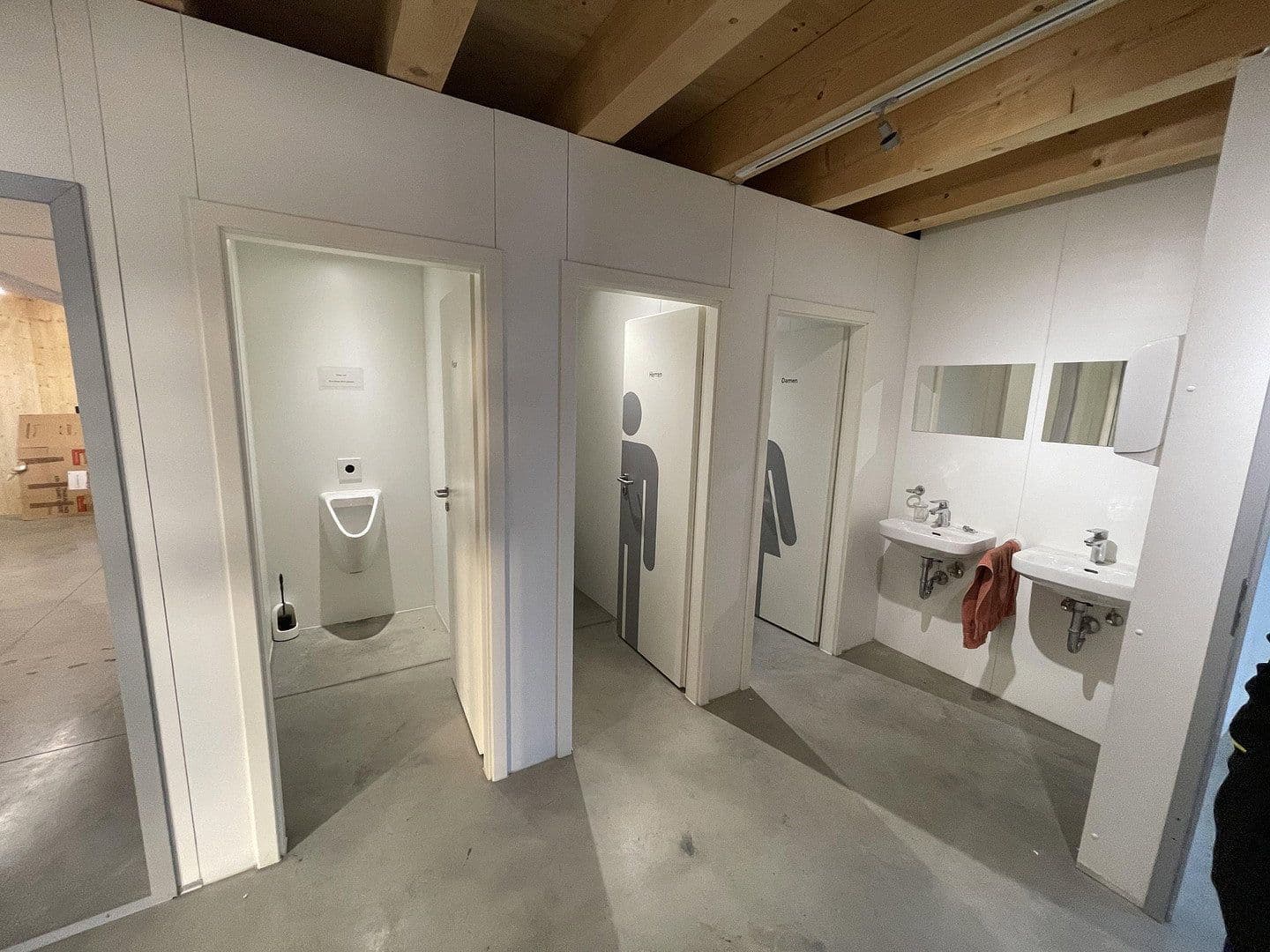 Pronájem nebytového prostoru 1.580 m², Allinger Straße 8c, Vilshofen an der Donau, Bavorsko Pronájem nebytového prostoru 1.580 m², Allinger Straße 8c, Vilshofen an der Donau, Bavorsko