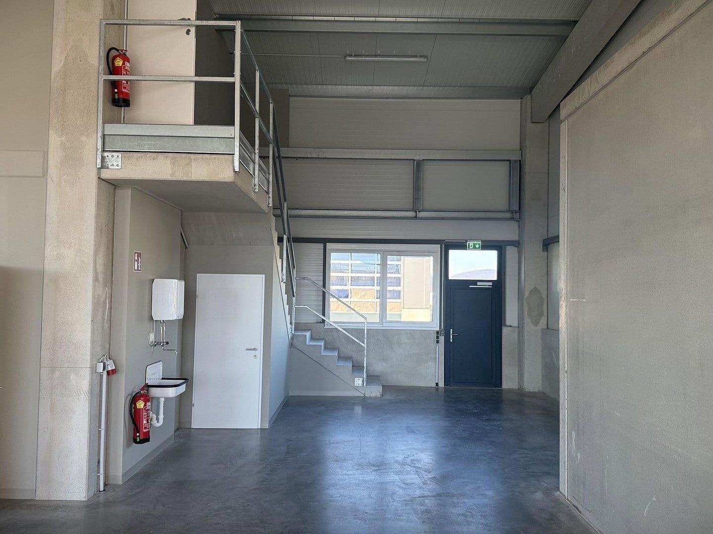 Pronájem nebytového prostoru 2.082 m², Gewerbepark B17 / II / Straße 3 / Objekt 11, Teesdorf, Dolní Rakousko Pronájem nebytového prostoru 2.082 m², Gewerbepark B17 / II / Straße 3 / Objekt 11, Teesdorf, Dolní Rakousko
