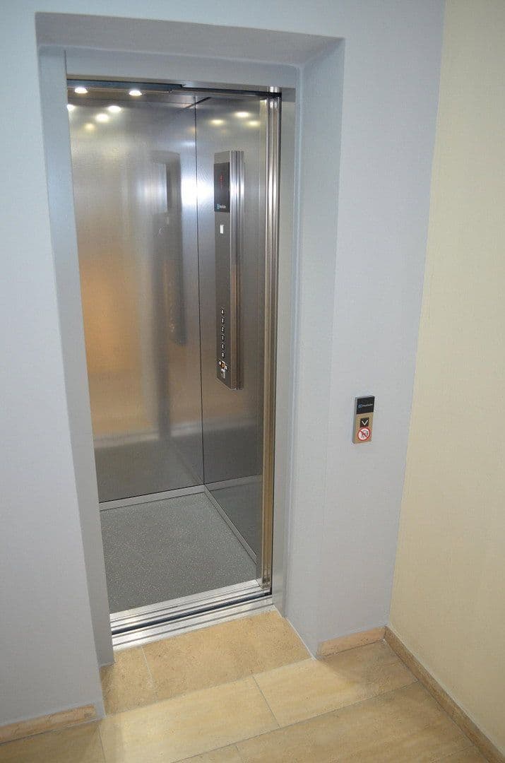 Pronájem bytu 3+1 103 m², Frauenstrasse 21, Ulm, Bádensko-Württembersko Pronájem bytu 3+1 103 m², Frauenstrasse 21, Ulm, Bádensko-Württembersko