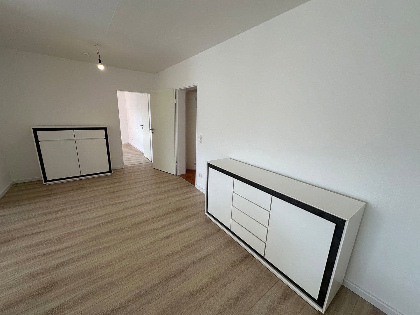 Prodej domu 2.459 m², pozemek 3.700 m², An der Landwehr 25, Bielefeld, Severní Porýní-Vestfálsko Prodej domu 2.459 m², pozemek 3.700 m², An der Landwehr 25, Bielefeld, Severní Porýní-Vestfálsko