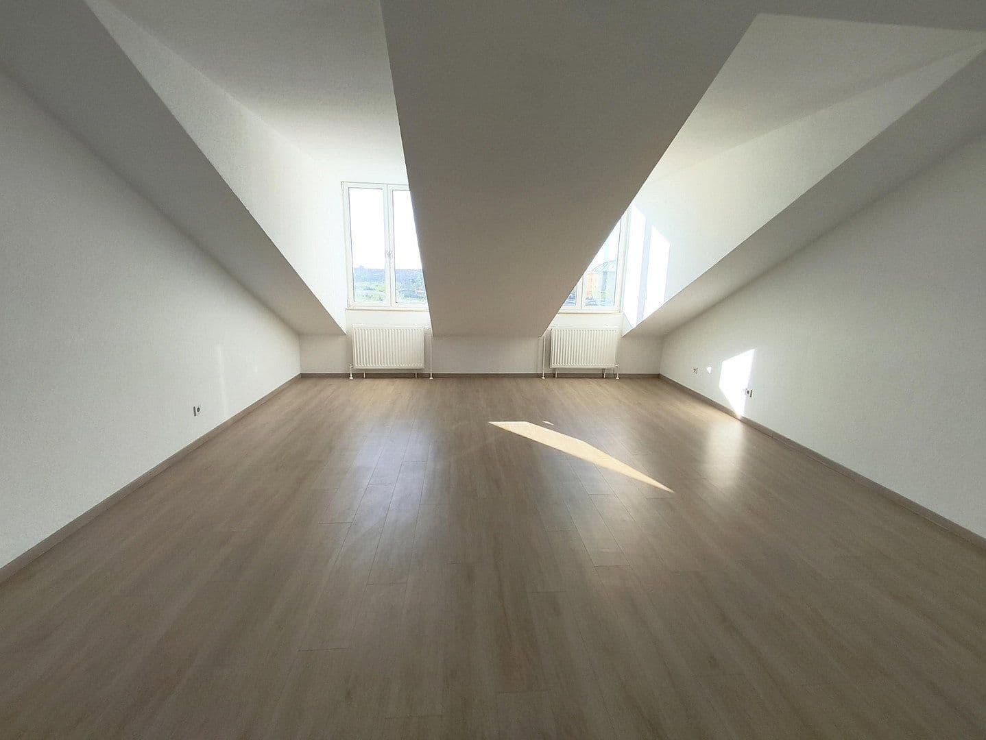 Pronájem bytu 2+kk 80 m², Frickestraße 2-4, Leipzig, Sasko Pronájem bytu 2+kk 80 m², Frickestraße 2-4, Leipzig, Sasko