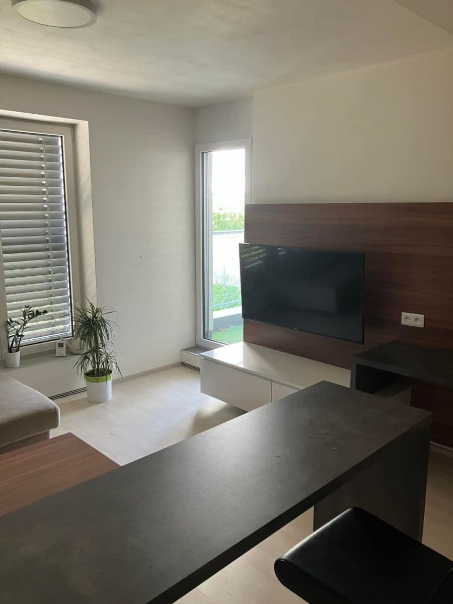 Pronájem bytu 2+kk 50 m², Karla Kryla, Brno, Jihomoravský kraj Pronájem bytu 2+kk 50 m², Karla Kryla, Brno, Jihomoravský kraj