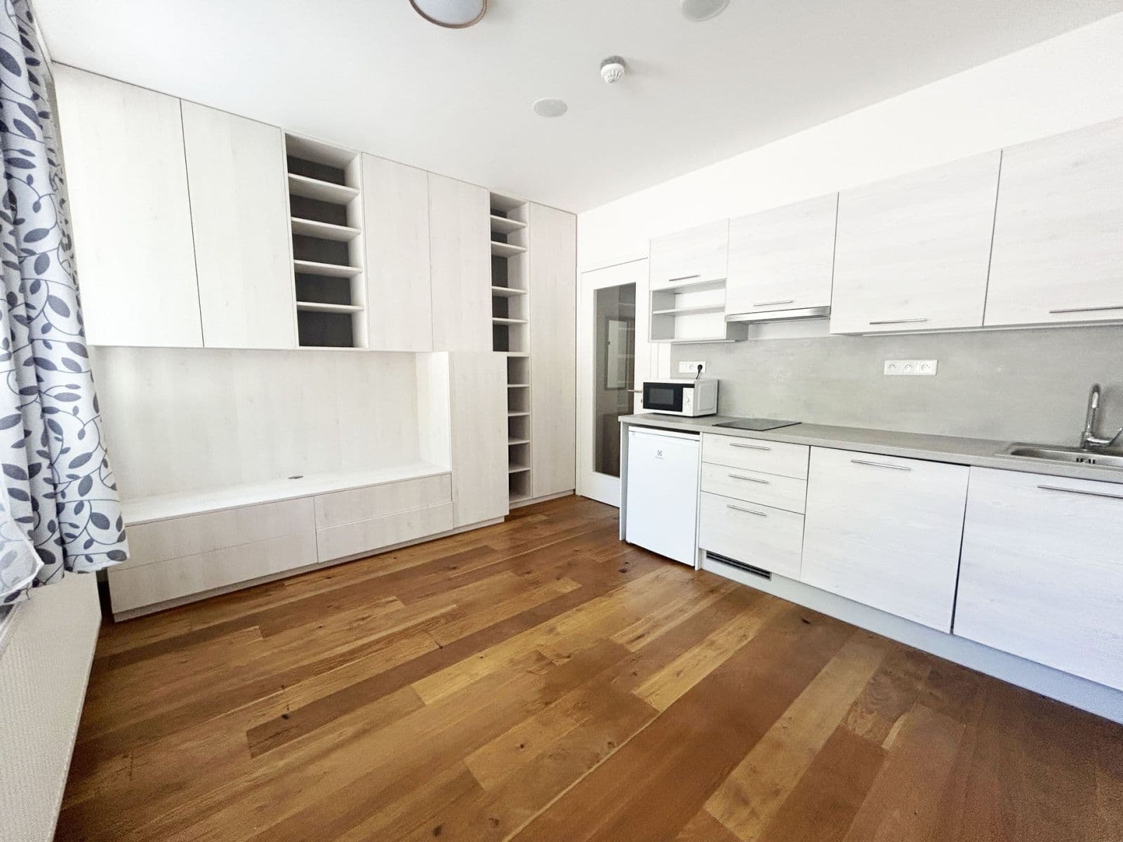 Pronájem bytu 1+kk 20 m², Perucká, Praha, Praha Pronájem bytu 1+kk 20 m², Perucká, Praha, Praha